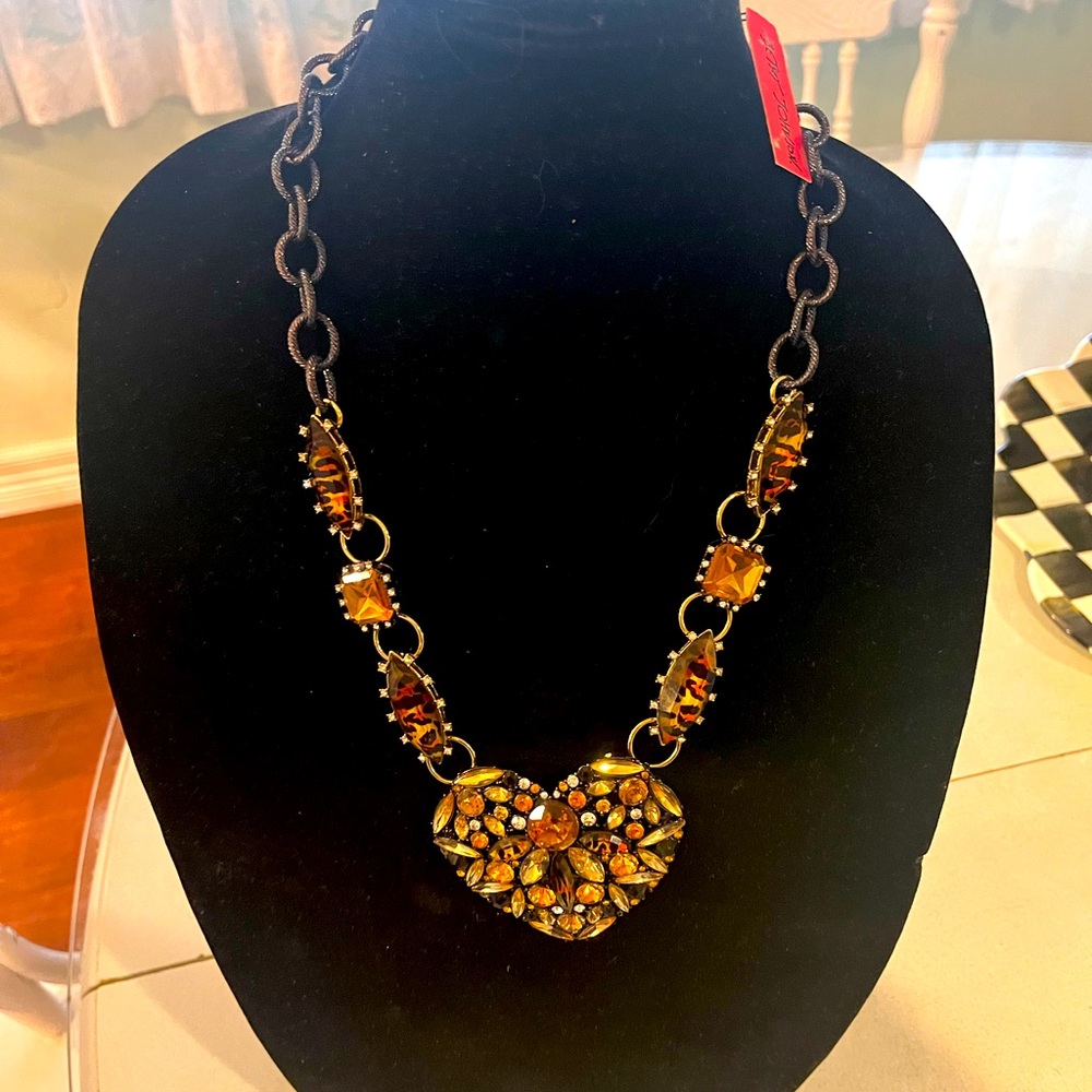 Betsey Johnson. NWT. Amber animal print, statement heart necklace. Darling!